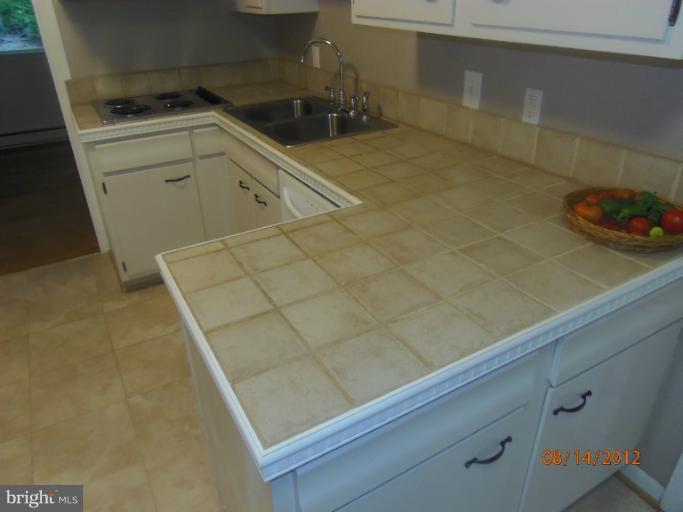 18323 Cabin Road Triangle, VA 22172 - Photo 1 of 30 Kitchen