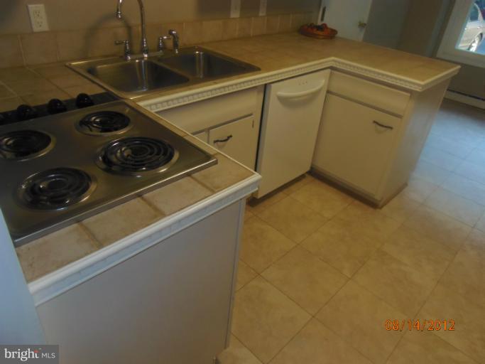 18323 Cabin Road Triangle, VA 22172 - Photo 11 of 30 Kitchen
