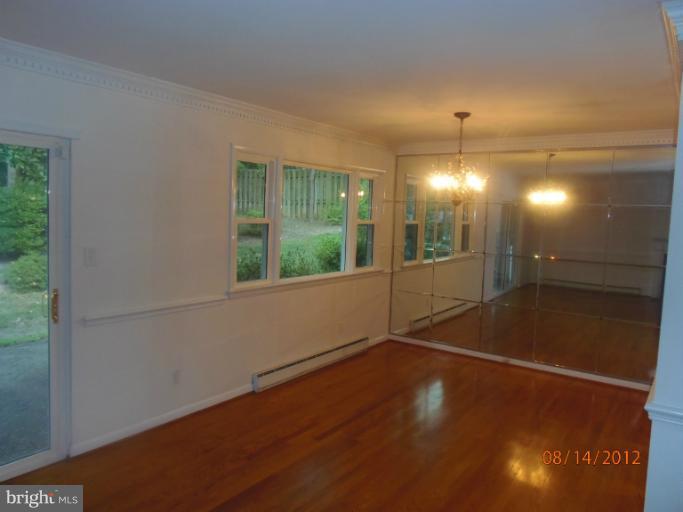 18323 Cabin Road Triangle, VA 22172 - Photo 3 of 30 Dining Room