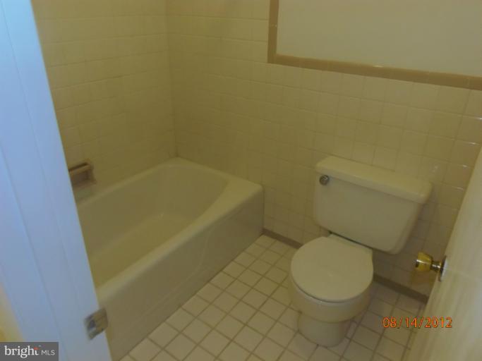 18323 Cabin Road Triangle, VA 22172 - Photo 23 of 30 Bath (Master)