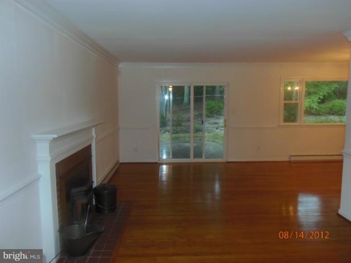 18323 Cabin Road Triangle, VA 22172 - Photo 24 of 30 Living Room