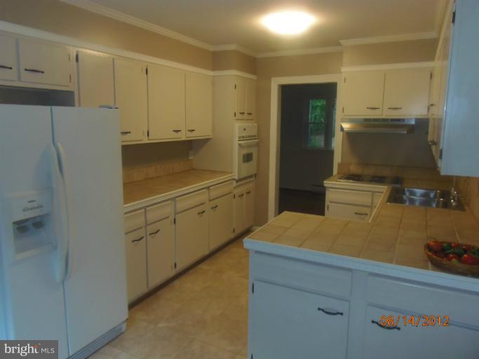 18323 Cabin Road Triangle, VA 22172 - Photo 5 of 30 Kitchen
