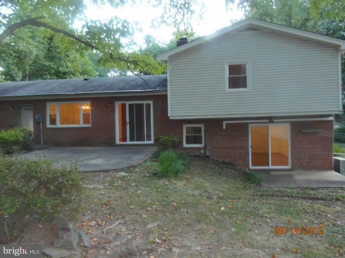 18323 Cabin Road Triangle, VA 22172 - Photo 6 of 30 Exterior (Rear)