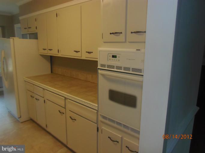 18323 Cabin Road Triangle, VA 22172 - Photo 7 of 30 Kitchen