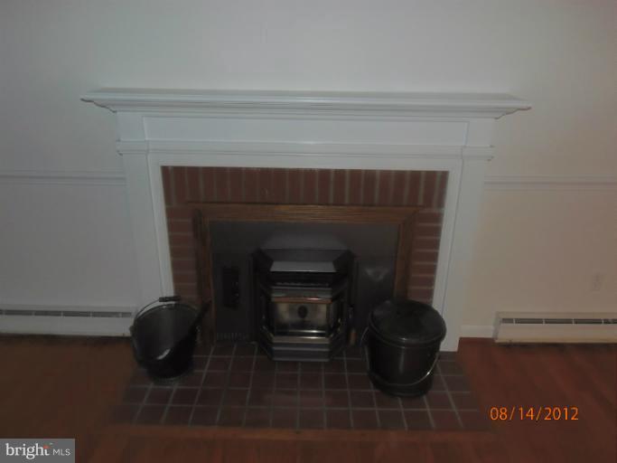 18323 Cabin Road Triangle, VA 22172 - Photo 8 of 30 Family Room