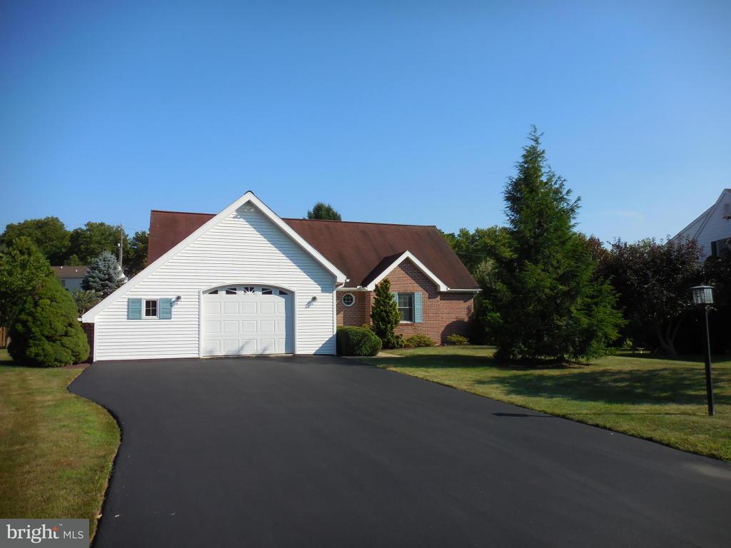 13 Southfield Road Lebanon, PA 17042 - Photo 1 of 20 Gallery Image 1