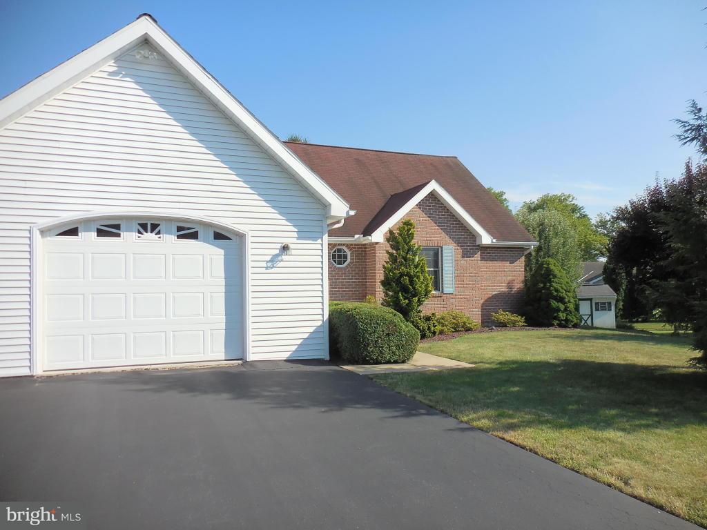 13 Southfield Road Lebanon, PA 17042 - Photo 3 of 20 Gallery Image 3
