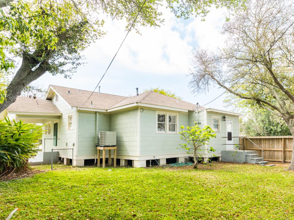 4528 Avenue R 1/2 Galveston, TX 77551 - Photo 4 of 22 a front view of house with yard