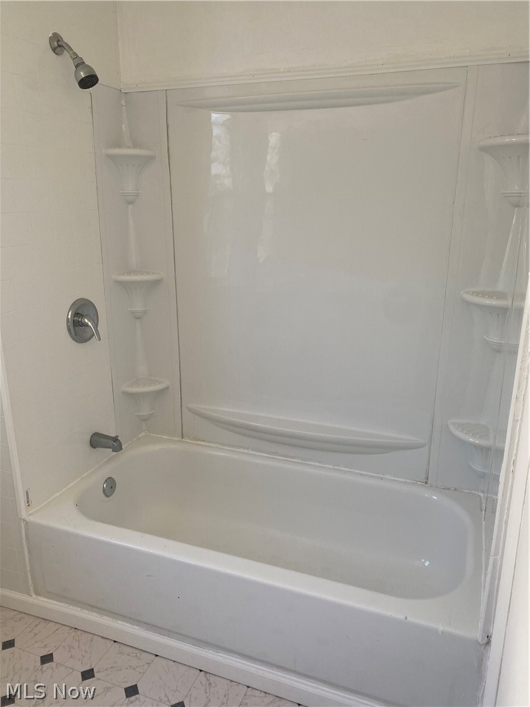 932 Rondel Road Cleveland, OH 44110 - Photo 8 of 16 Bathtub w shower
