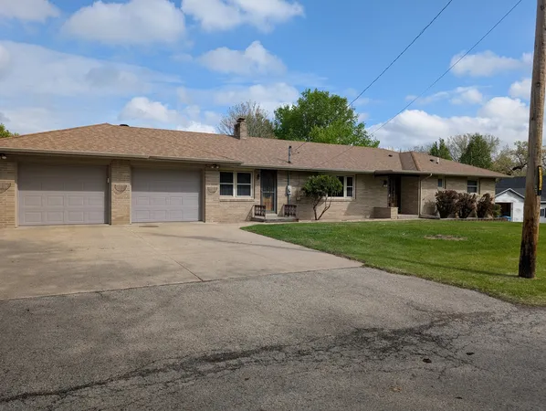$1,950 | 403 Oak Street, Utica, IL 61373
