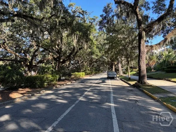 $2,200 | 1 Washington Avenue, Unit GARAGE, Savannah, GA 31405