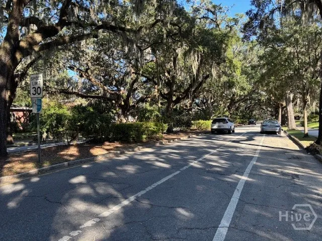 $2,500 | 1 Washington Avenue, Unit GARAGE, Savannah, GA 31405