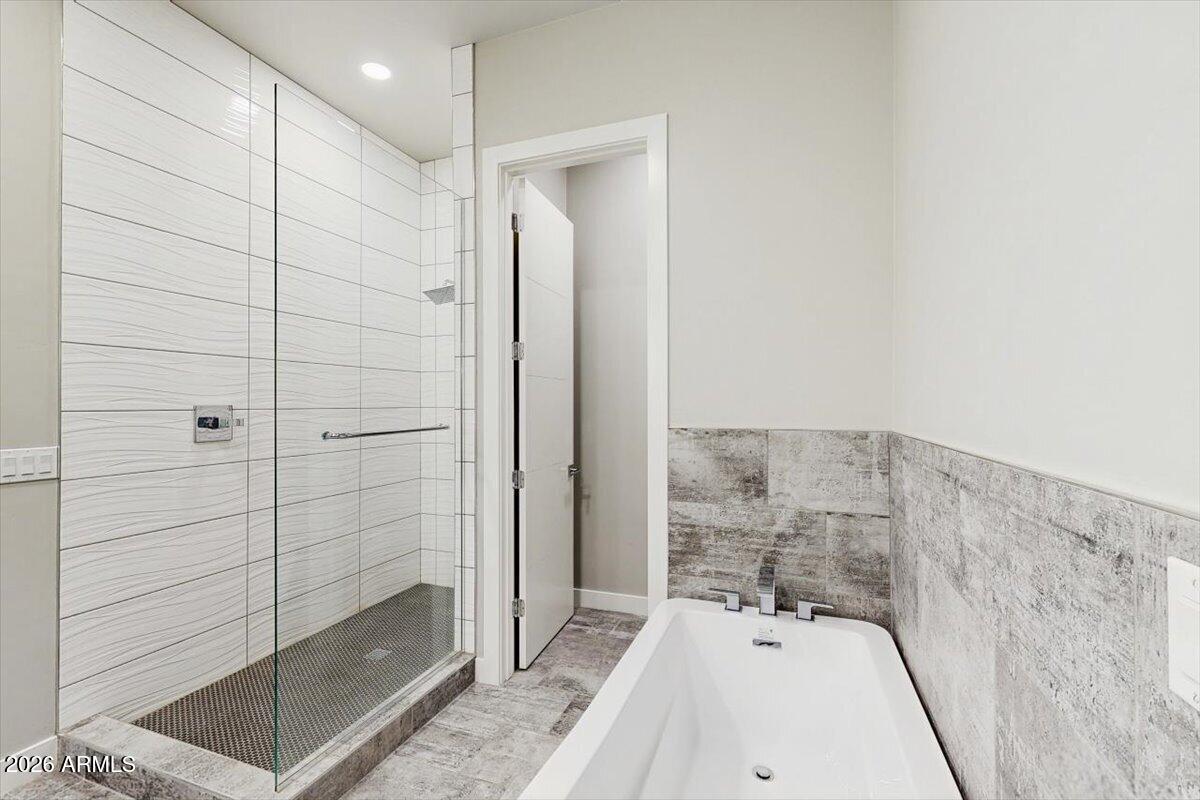 2645 East Osborn Road, Unit 3 Phoenix, AZ 85016 - Photo 10 of 14 a bathroom with a bathtub and shower