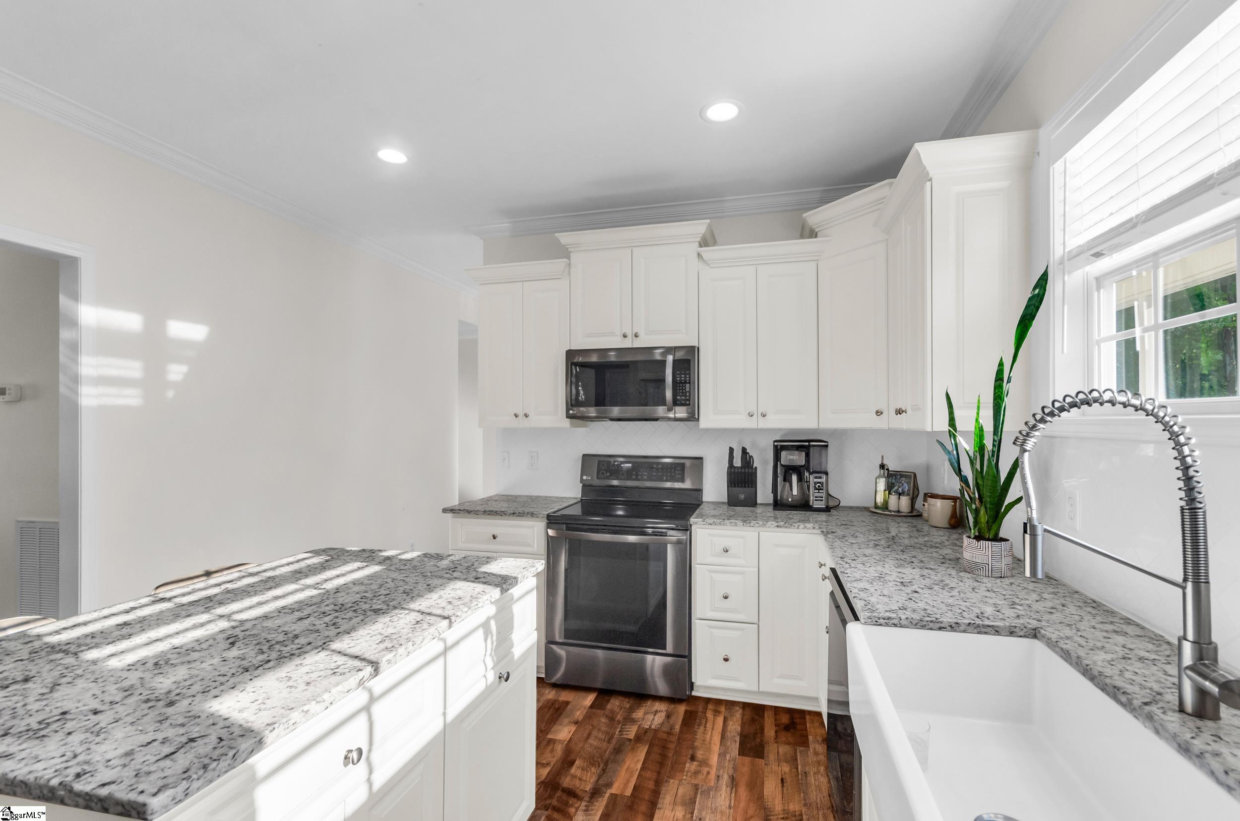 304 Camperdown Court Easley, SC 29642 - Photo 8 of 42 Gallery Image 8
