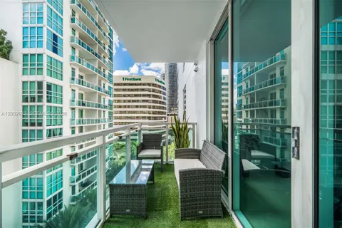 $415,000 | 950 Brickell Bay Drive, Unit 803, Miami, FL 33131