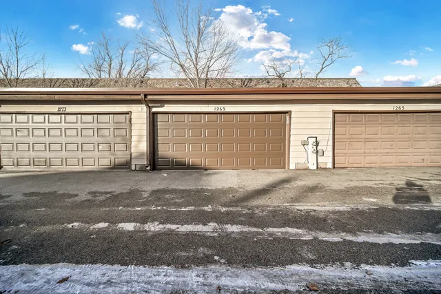$259,999 | 1269 Court D, Hanover Park, IL 60133