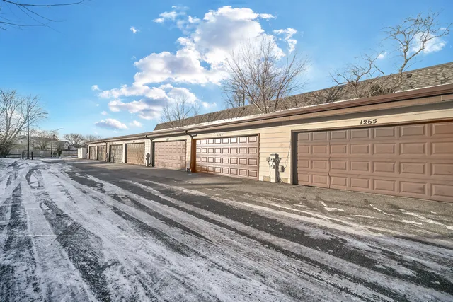 $259,999 | 1269 Court D, Hanover Park, IL 60133