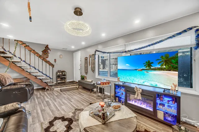 $259,999 | 1269 Court D, Hanover Park, IL 60133