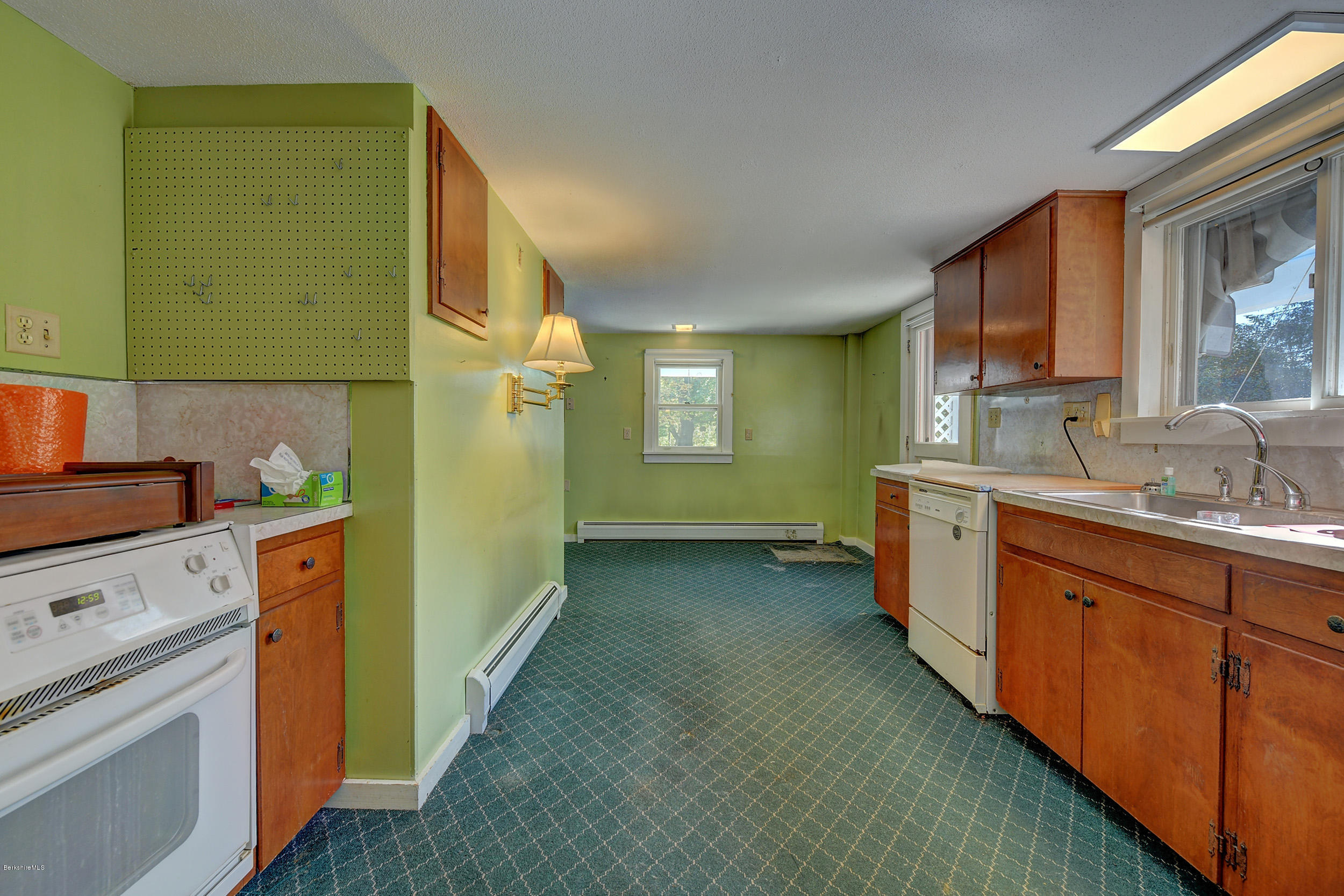 52 Glendale Road Stockbridge, MA 01236 - Photo 13 of 37 220 Kitchen