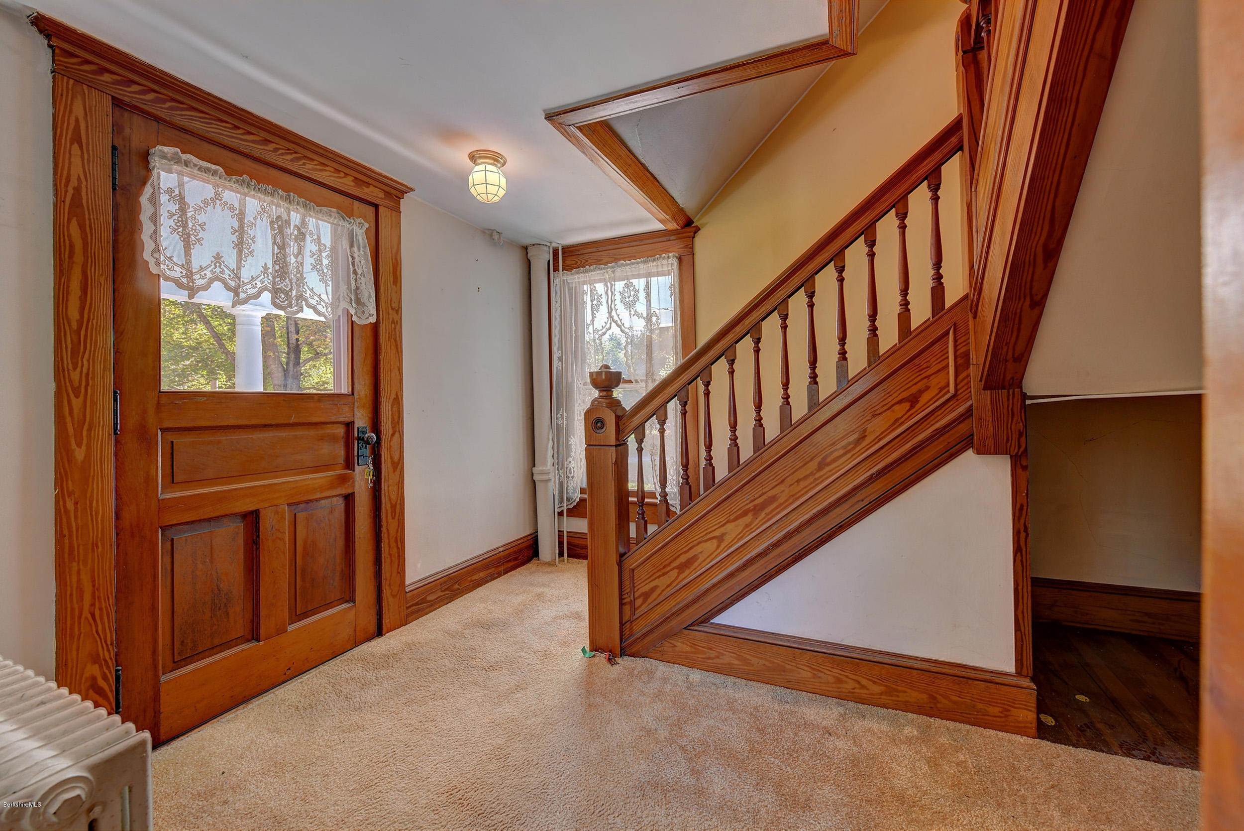 52 Glendale Road Stockbridge, MA 01236 - Photo 8 of 37 200 Front Entry
