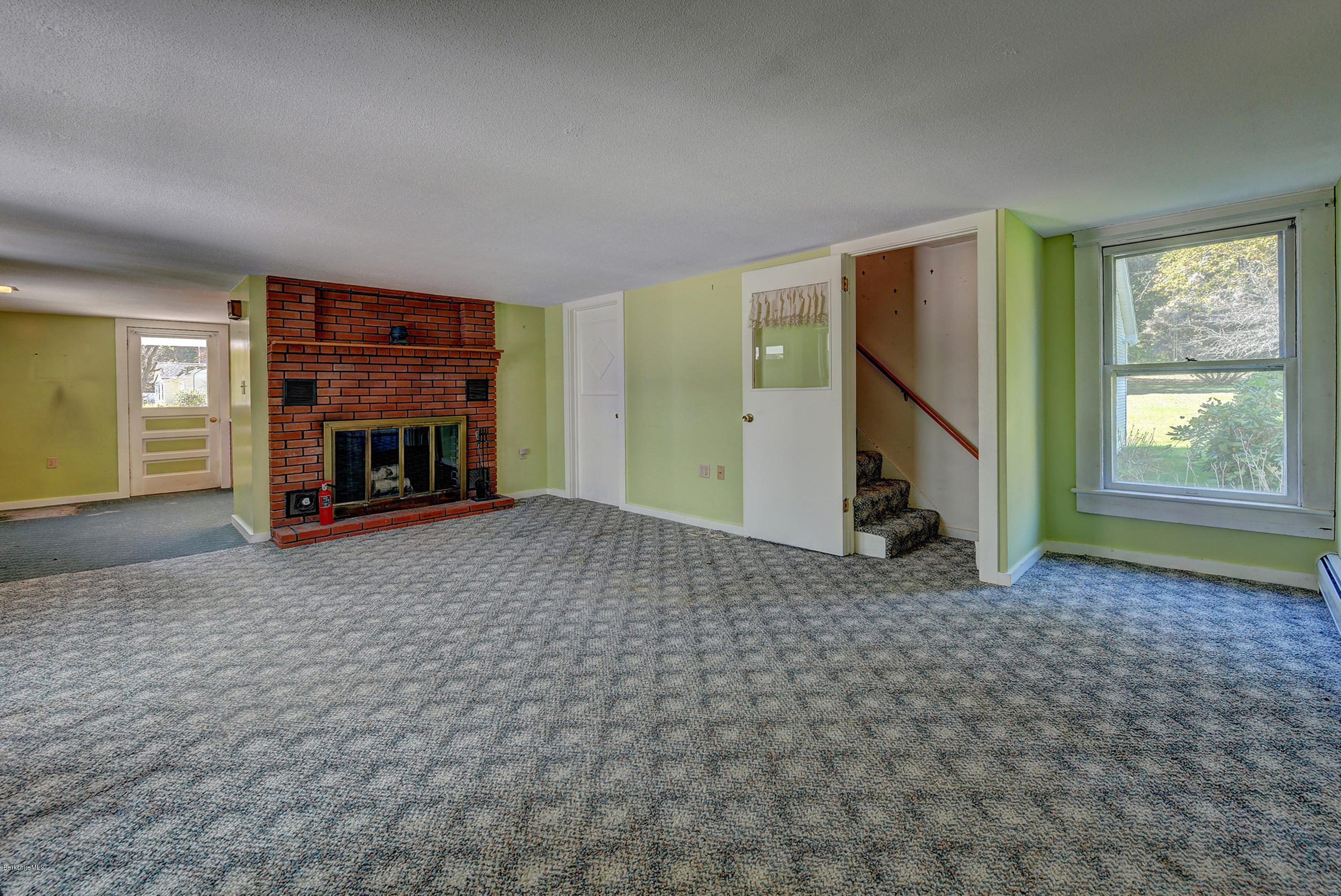 52 Glendale Road Stockbridge, MA 01236 - Photo 9 of 37 202 Living Room
