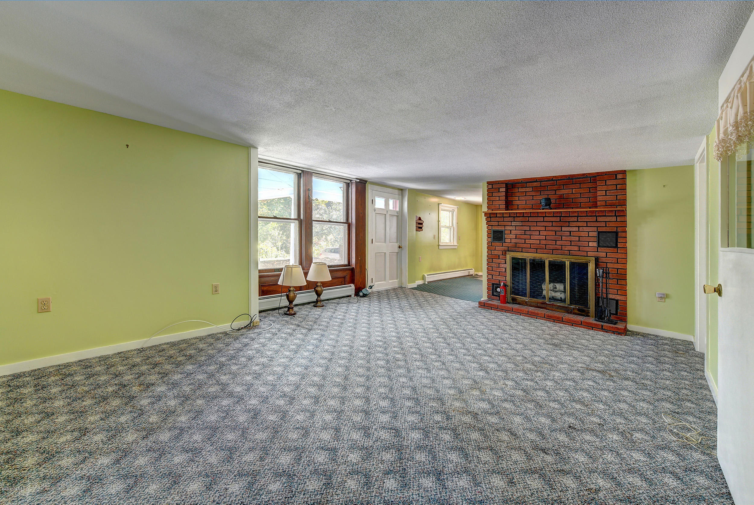 52 Glendale Road Stockbridge, MA 01236 - Photo 10 of 37 204 Living Room