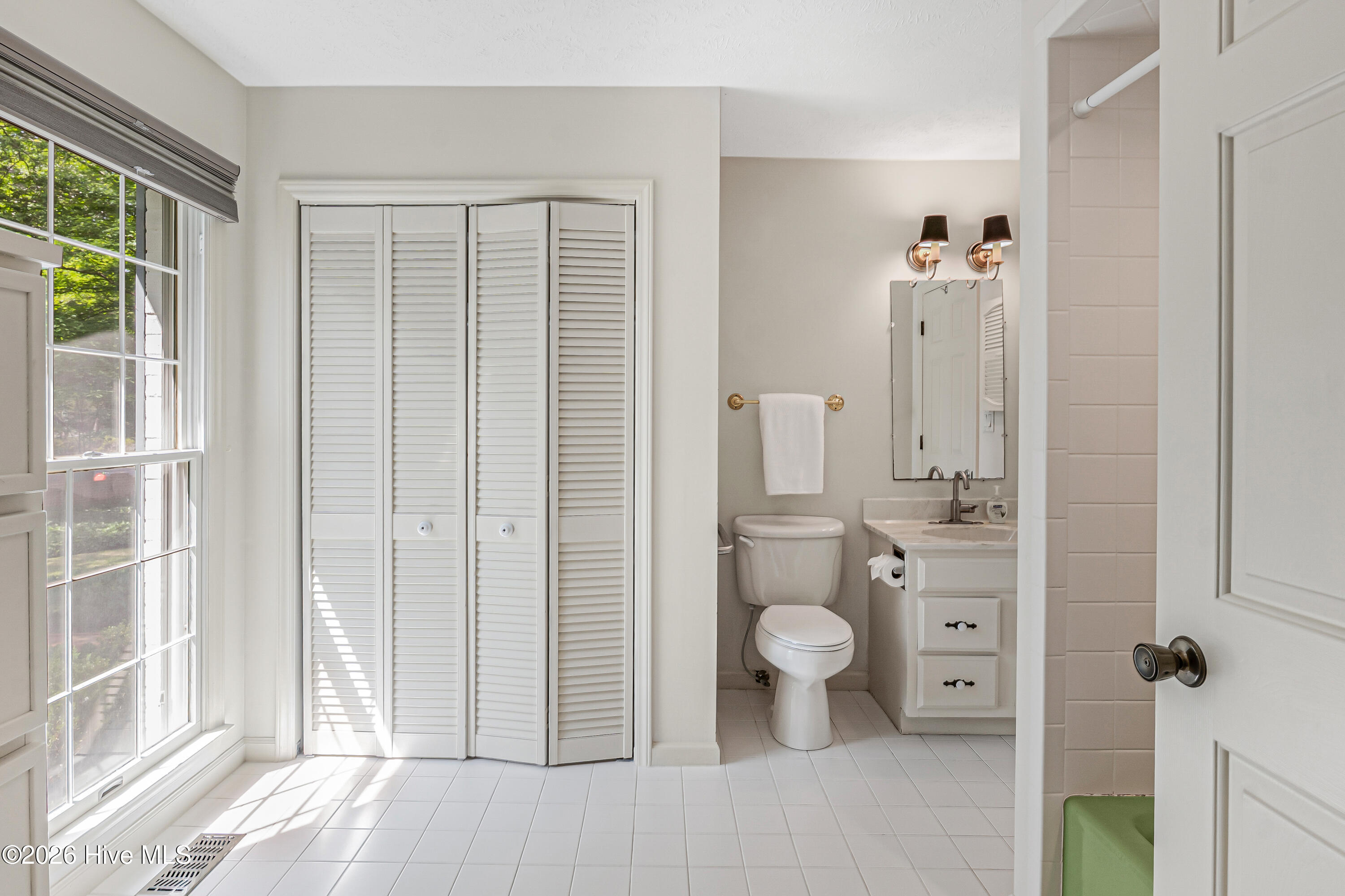 25 Magnolia Road Pinehurst, NC 28374 - Photo 39 of 73 Ensuite Bathroom