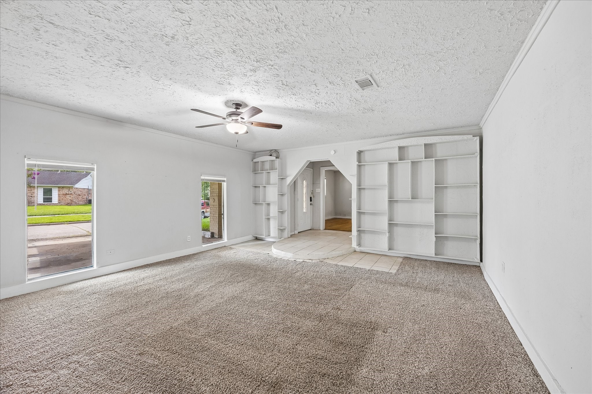 3530 Ripplebrook Drive Houston, TX 77045 - Photo 2 of 10 Large living area off the front of the home
