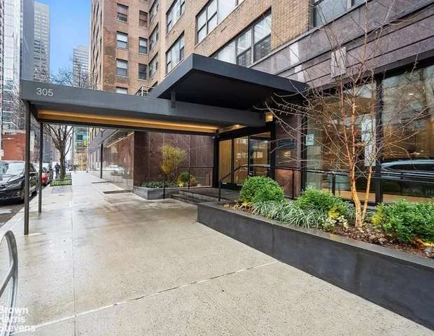 $400,000 | 305 East 40th Street, Unit 5X | Murray Hill