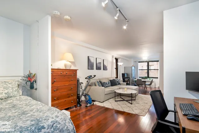 $400,000 | 305 East 40th Street, Unit 5X | Murray Hill