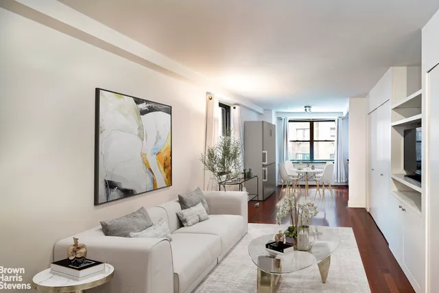 $400,000 | 305 East 40th Street, Unit 5X | Murray Hill