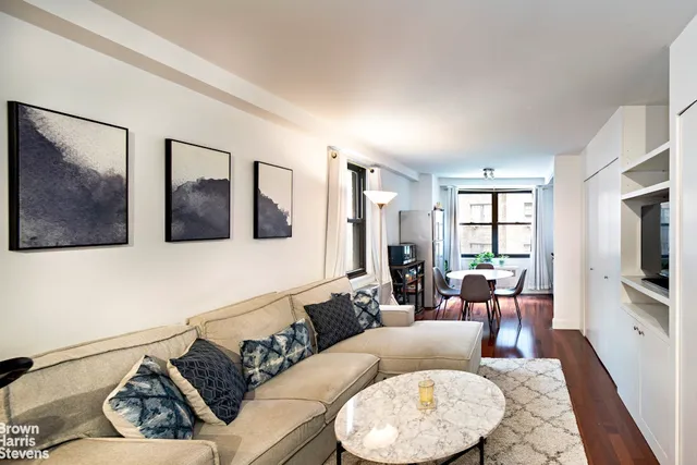 $400,000 | 305 East 40th Street, Unit 5X | Murray Hill