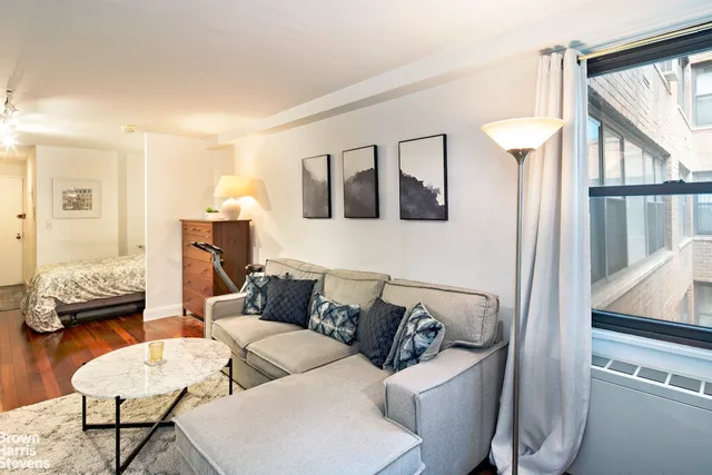$400,000 | 305 East 40th Street, Unit 5X | Murray Hill