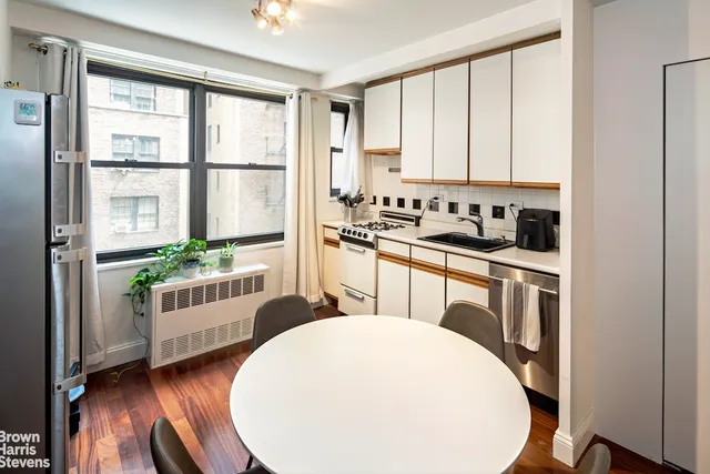 $400,000 | 305 East 40th Street, Unit 5X | Murray Hill