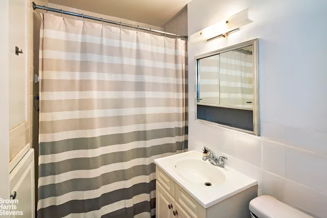 $400,000 | 305 East 40th Street, Unit 5X | Murray Hill