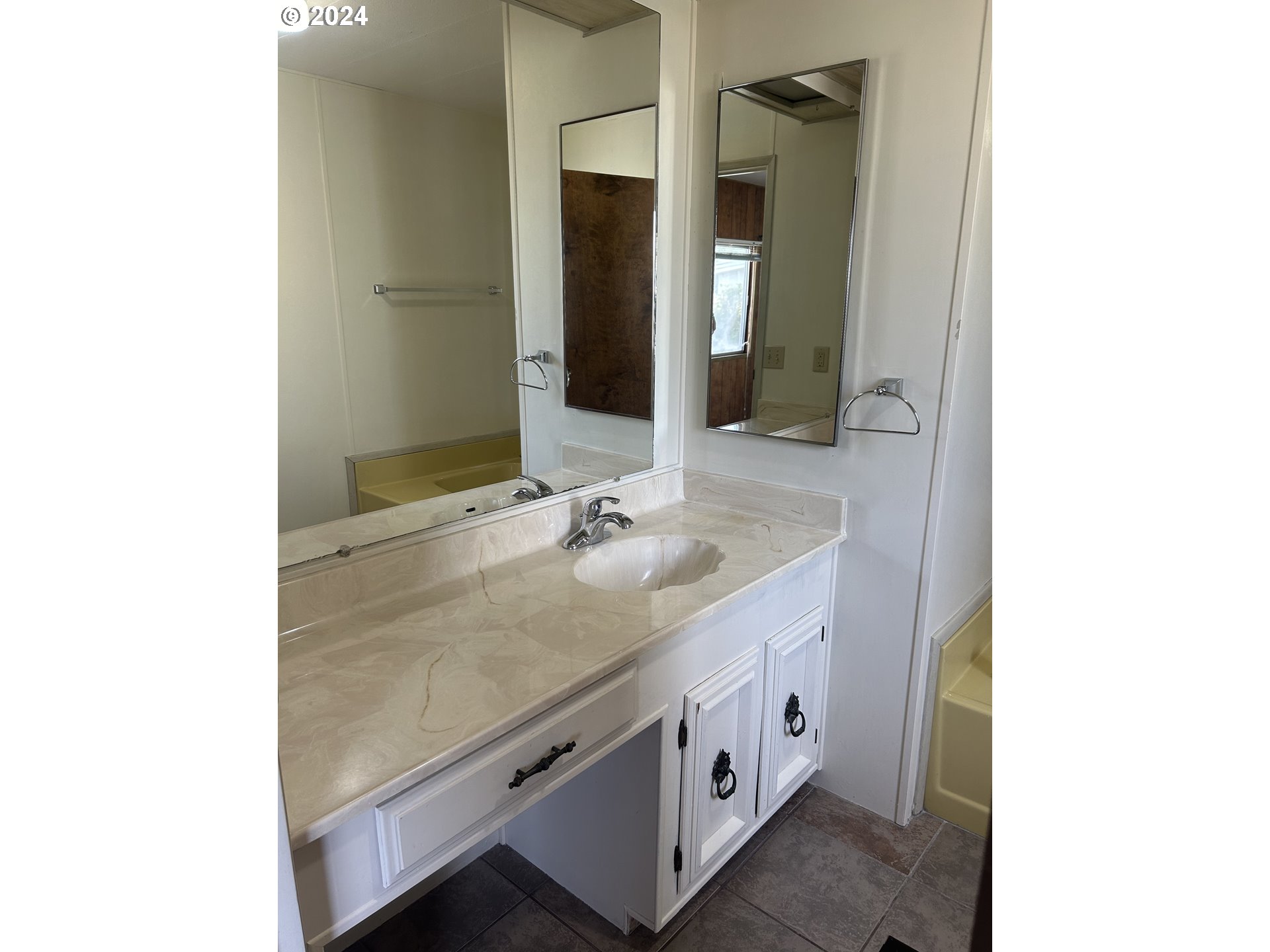 4800 Barger Drive Eugene, OR 97402 - Photo 12 of 20 a bathroom with a sink and a mirror