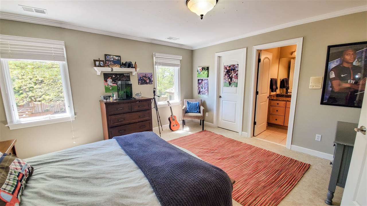 10057 Avent Ridge Cove Collierville, TN 38017 - Photo 17 of 25 Shares Jack-n-Jill Bath w/BR 2