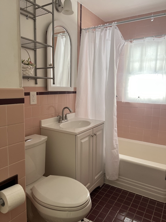 133 Douglas Road Gardner, MA 01440 - Photo 21 of 22 a bathroom with a sink a toilet and shower