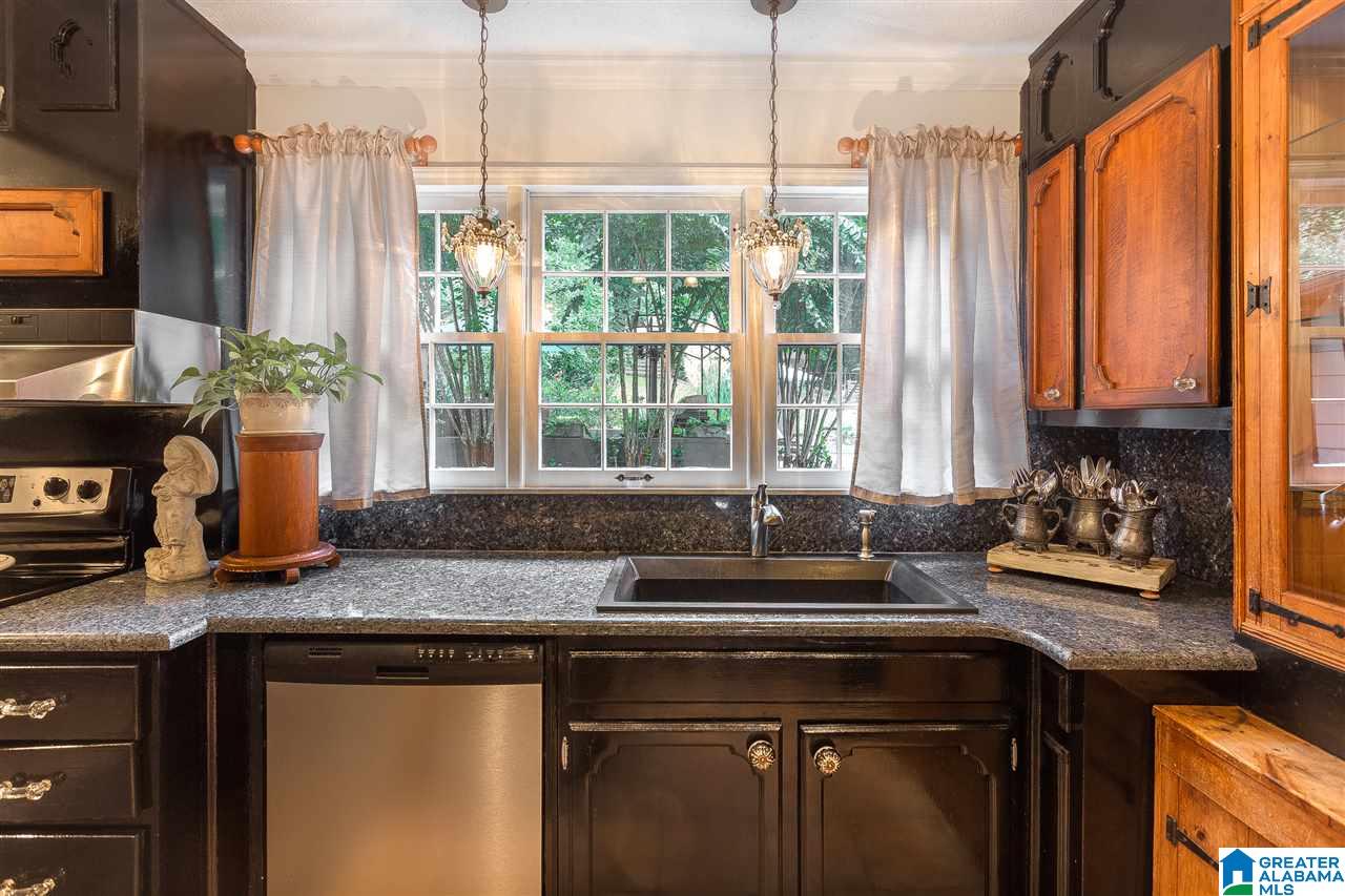 229 Shamrock Road Anniston, AL 36207 - Photo 5 of 50