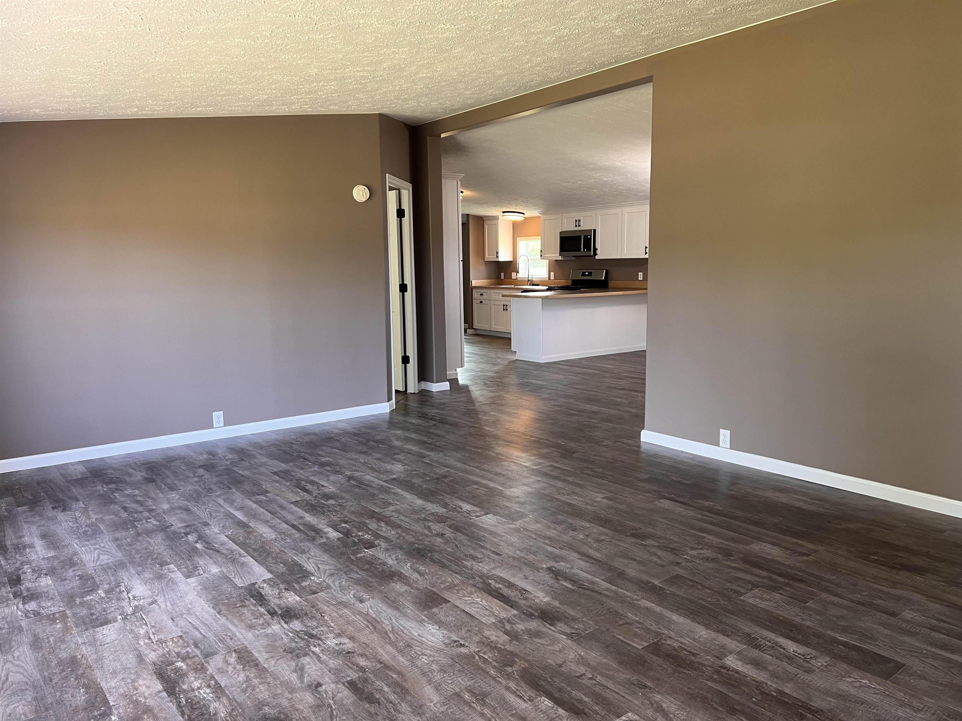 8470 East Bawkey Road Clare, MI 48617 - Photo 9 of 30 1926261-15975843-c604-47f6-a688-f3be3344f89b.JPG