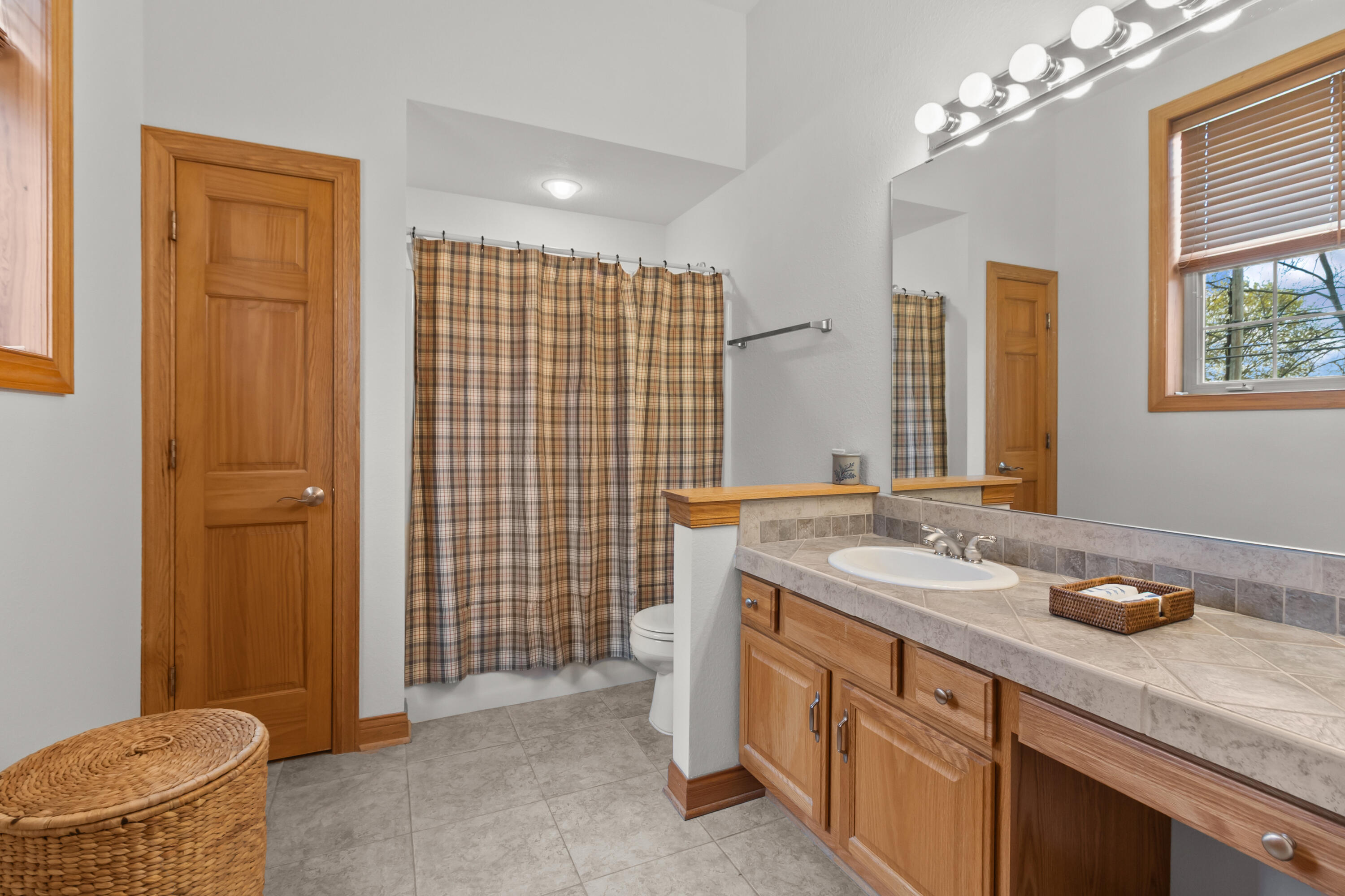 1451 Main Street Delafield, WI 53018 - Photo 18 of 46 Primary Bath