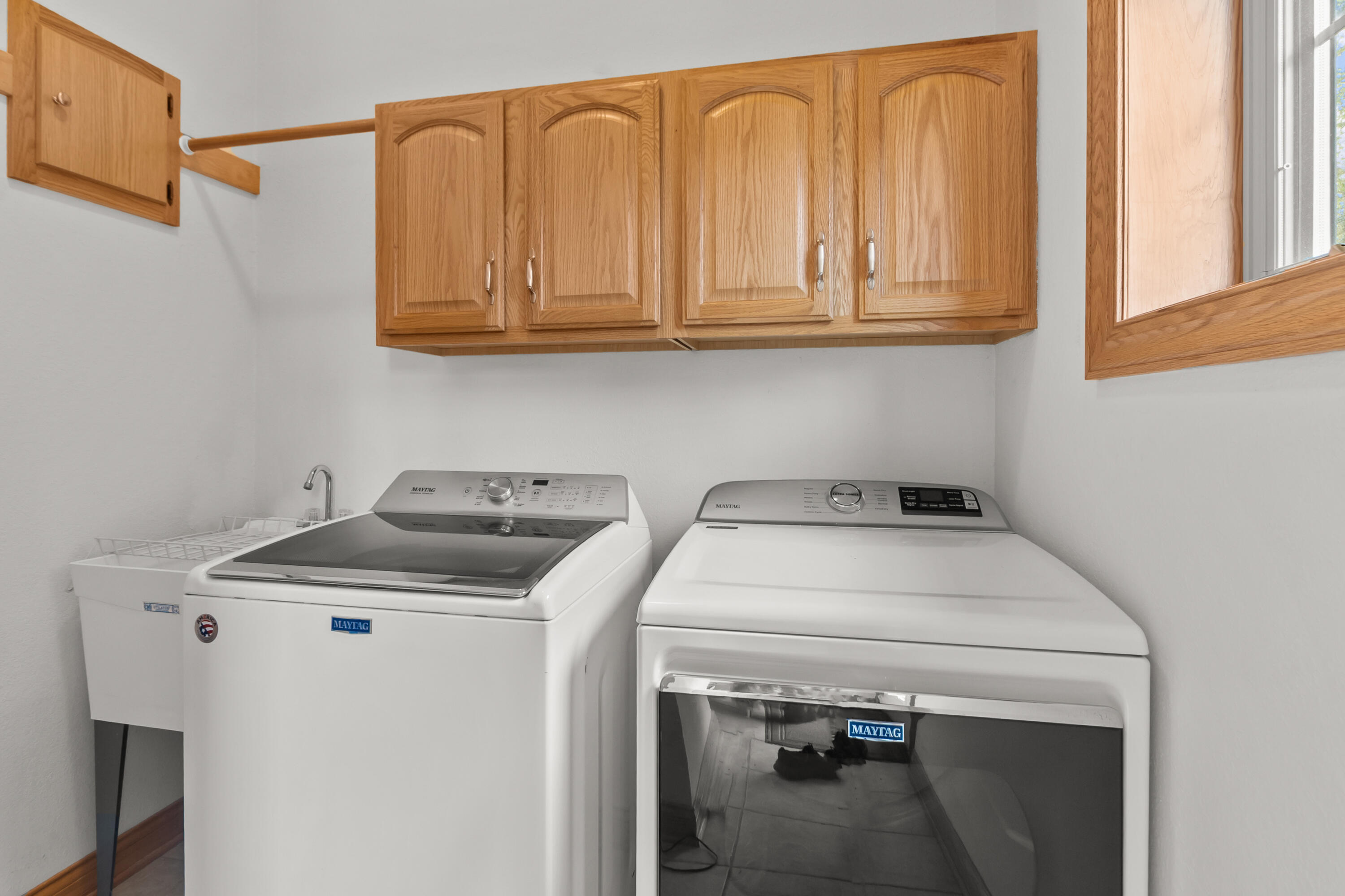 1451 Main Street Delafield, WI 53018 - Photo 28 of 46 Laundry room