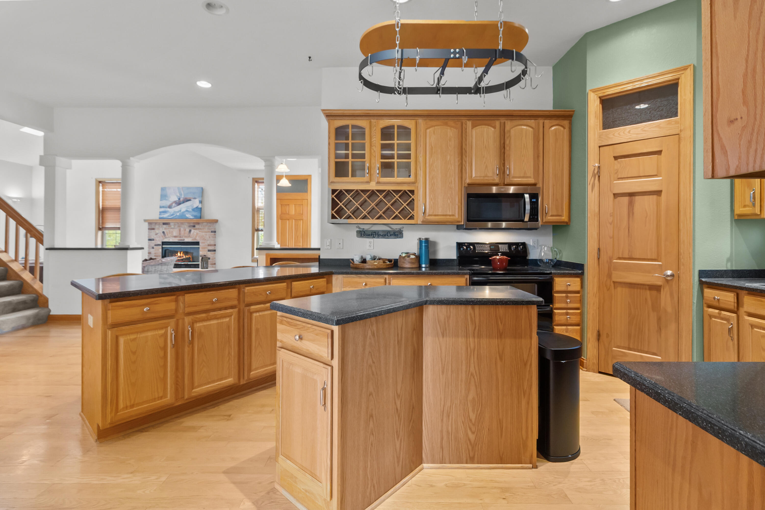 1451 Main Street Delafield, WI 53018 - Photo 5 of 46 Island