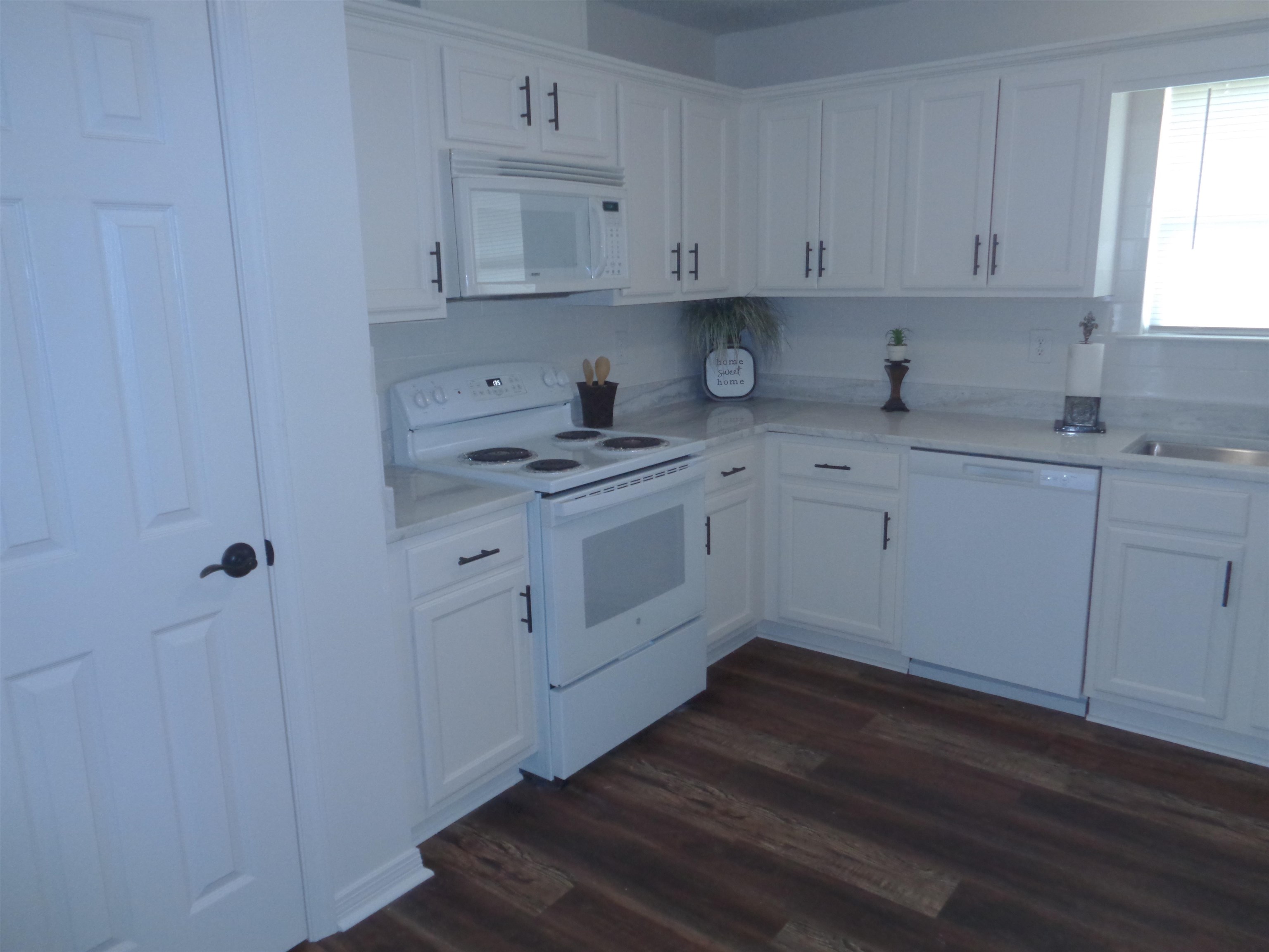 1557 Majesty Loop Foley, AL 36535 - Photo 6 of 25 Kithen