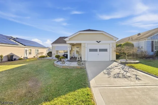 $299,000 | 7 Woodstock Lane, Manchester Township, NJ 08759