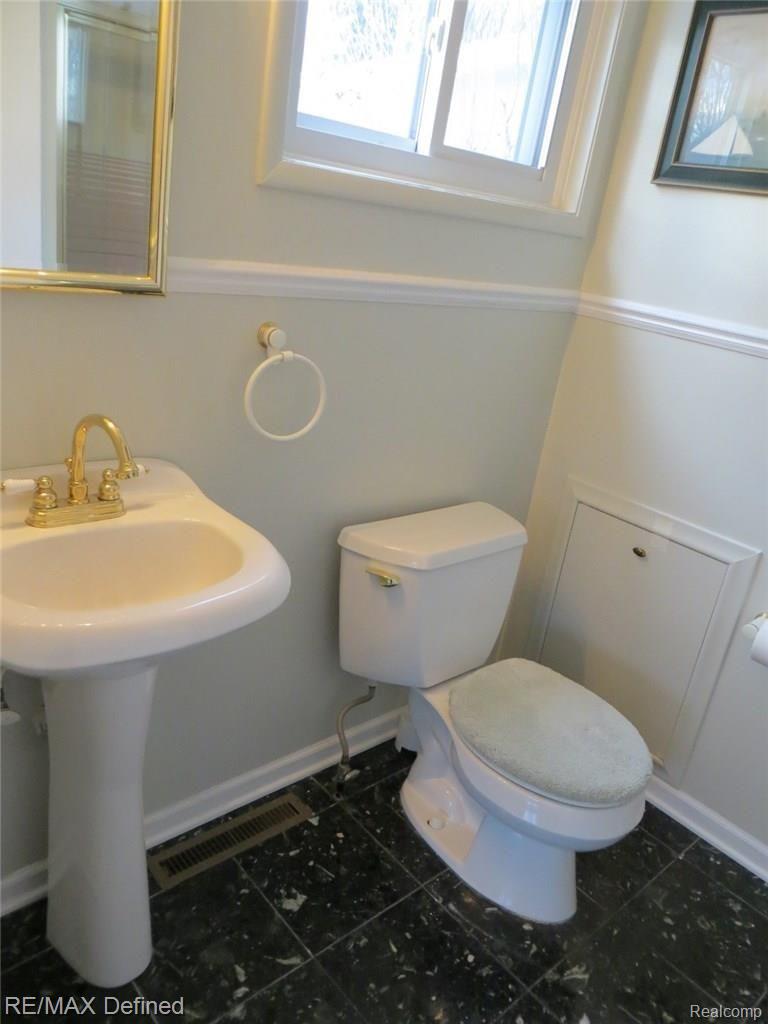 306 Wimpole Drive Rochester, MI 48309 - Photo 8 of 11 Updated Master Bath