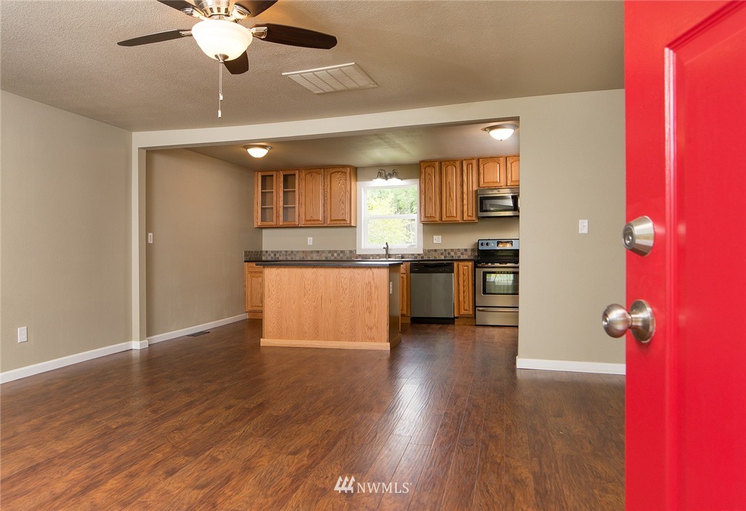 811 Agren Road Castle Rock, WA 98611 - Photo 3 of 15 Gallery Image 3