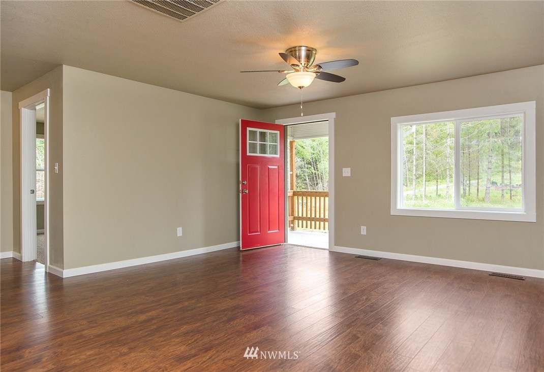 811 Agren Road Castle Rock, WA 98611 - Photo 4 of 15 Gallery Image 4