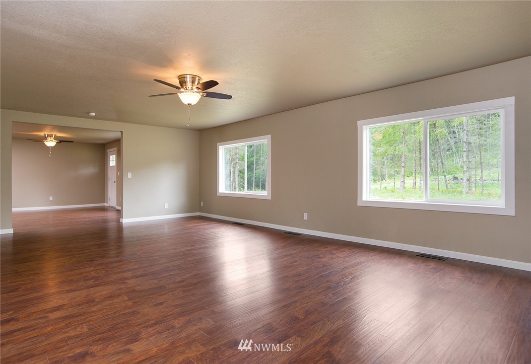 811 Agren Road Castle Rock, WA 98611 - Photo 5 of 15 Gallery Image 5