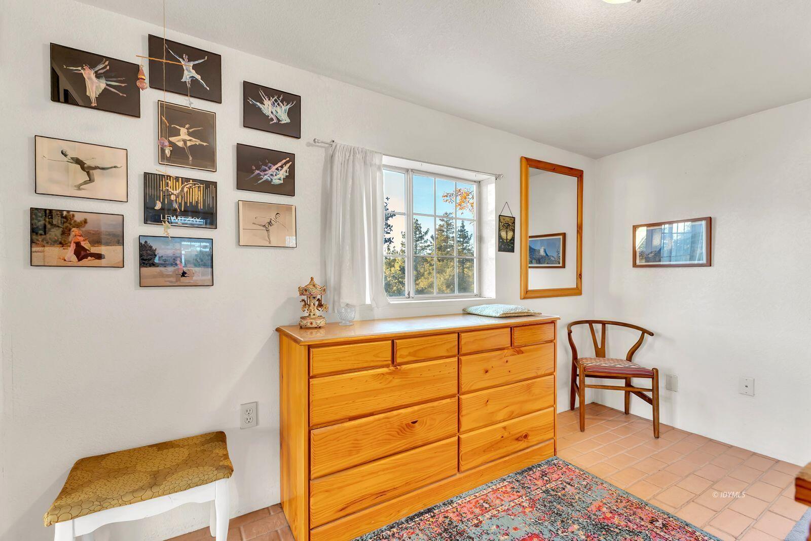 26750 Saunders Meadow Road, Unit 775 Idyllwild, CA 92549 - Photo 31 of 68 a living room with furniture and a window
